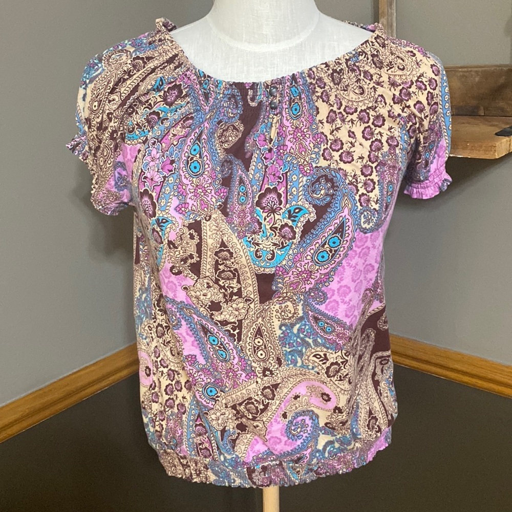 Chaps pink, turquoise, brown & tan paisley short sleeve banded waist top size MP